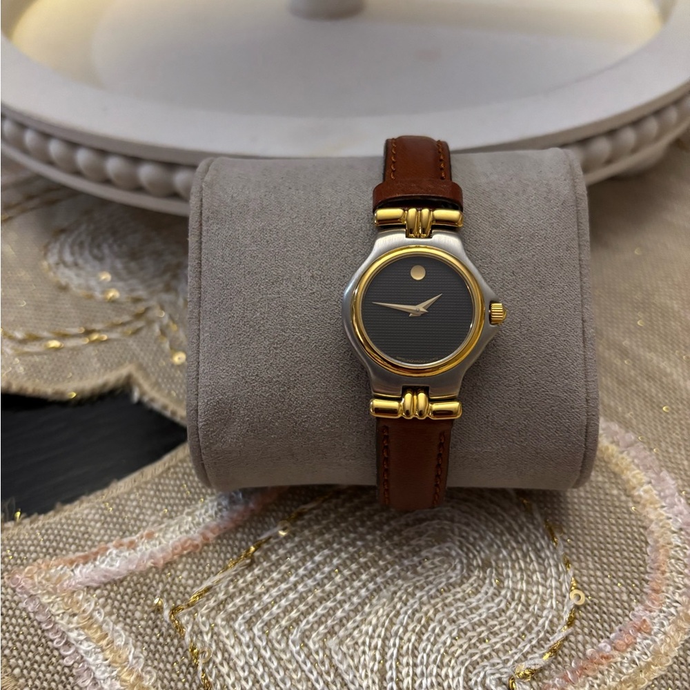 Movado Women's Watch with Brown Leather Strap and Gold Accents. ⌚️